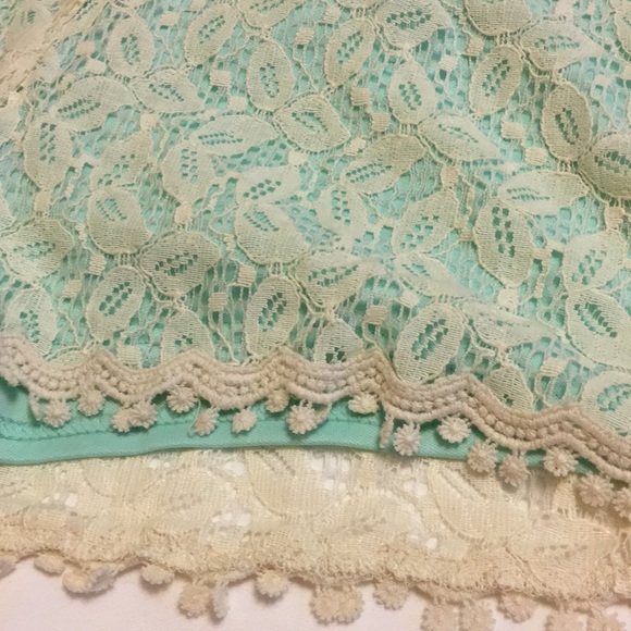 Short lace layered romper. - Picture 3 of 5